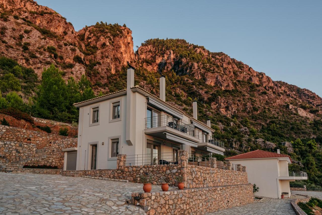 Bay View Guesthouses Kalamata Exterior photo